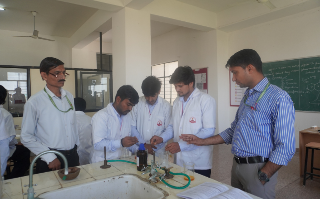 pharmaceutical chemistry lab